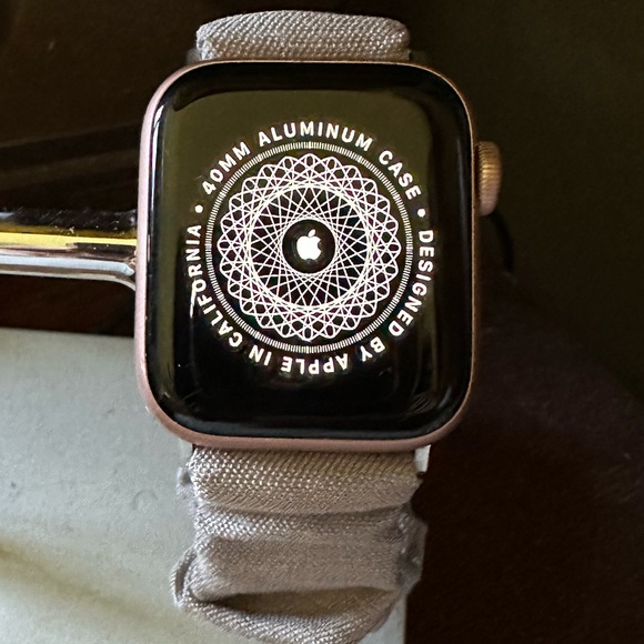 Series 5 Apple Watch 40mm GPS + Cellular - Picture 14 of 14